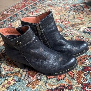 Spring Step Distressed Black Ankle Booties L’Artiste Bestlove 37